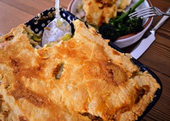 https://www.farndonfields.co.uk/recipe-ideas/leeks/recipe-chicken-ham-leek-pie