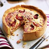 Recipe: Cheddar quiche with smoked bacon, onion and roasted red pepper