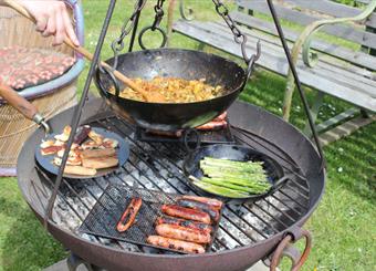 Kadai Firebowl cooking at Farndon Fields